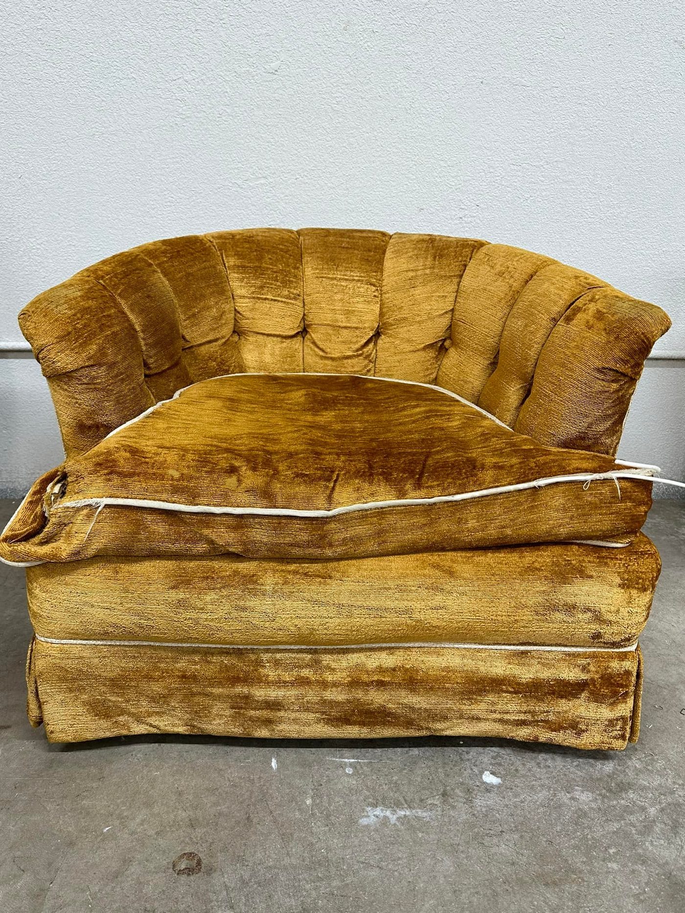 Vintage settee in gold crushed velvet